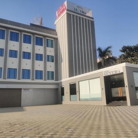 Hotel Luxura, Ахмедабад Екстер'єр фото