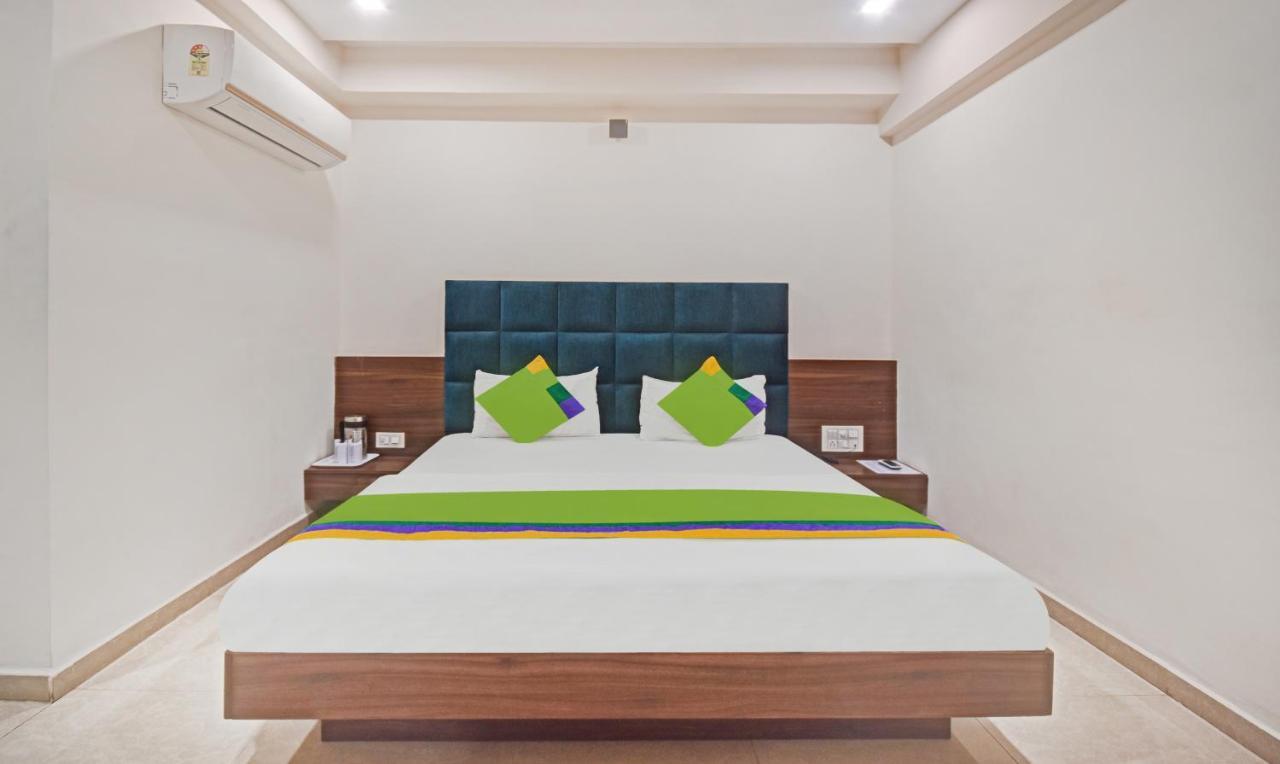Hotel Luxura, Ахмедабад Екстер'єр фото