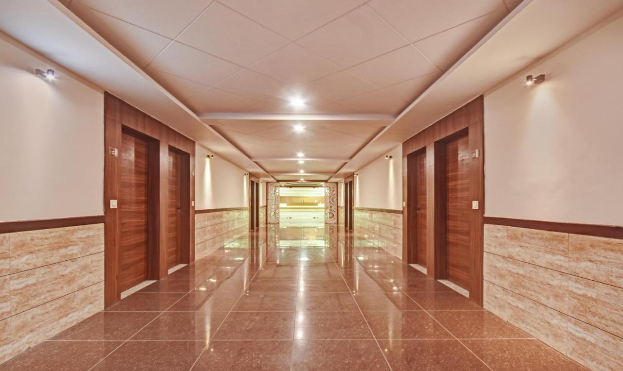 Hotel Luxura, Ахмедабад Екстер'єр фото