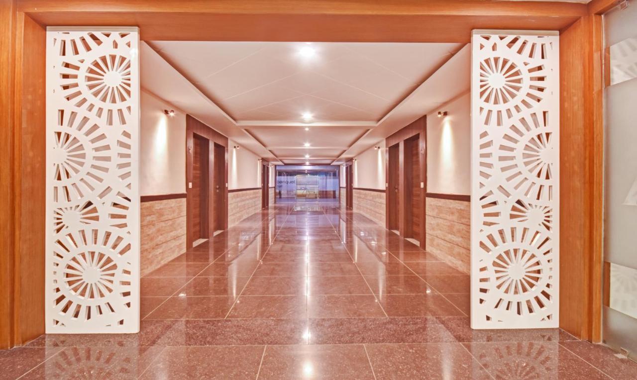 Hotel Luxura, Ахмедабад Екстер'єр фото