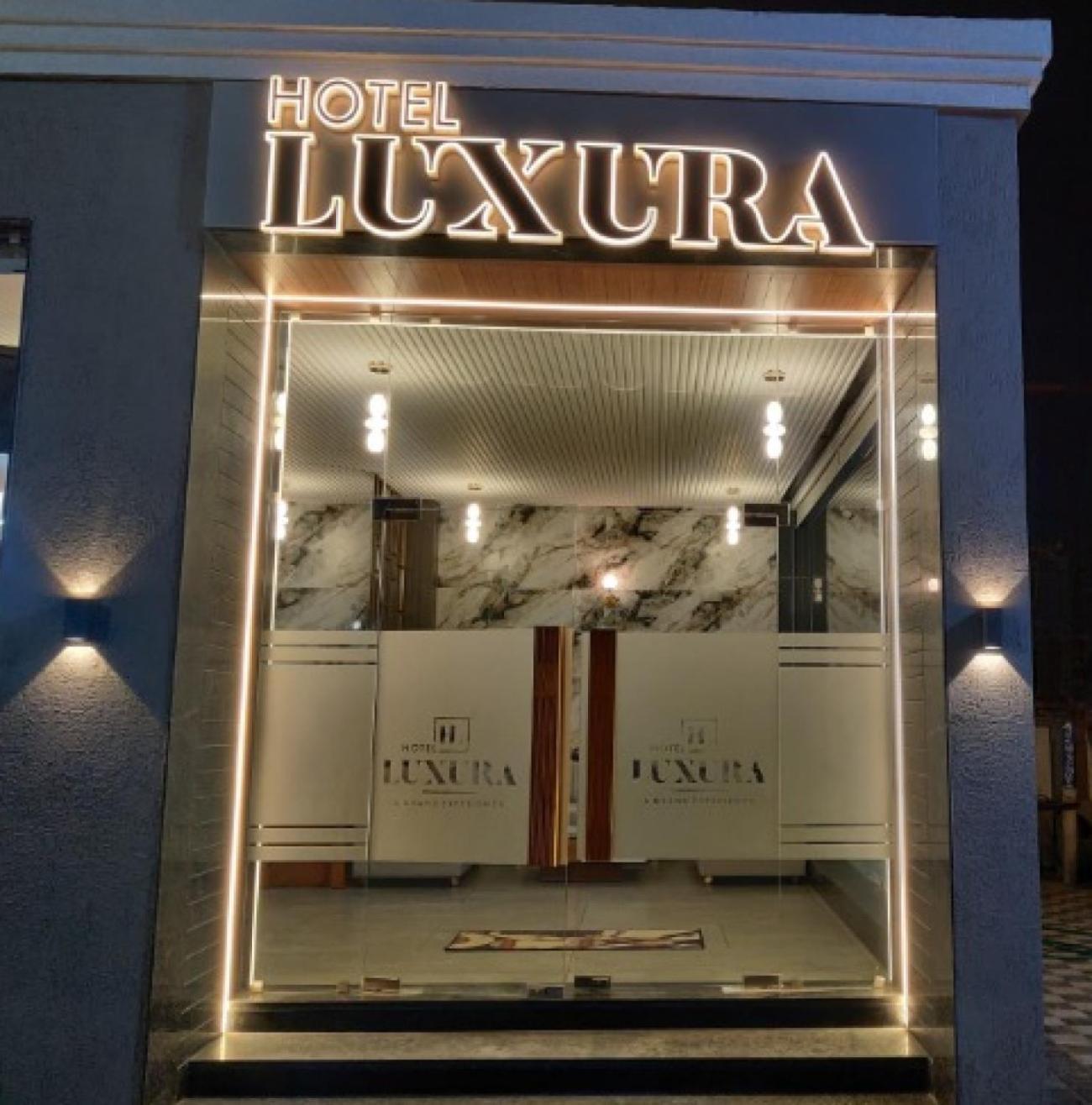 Hotel Luxura, Ахмедабад Екстер'єр фото