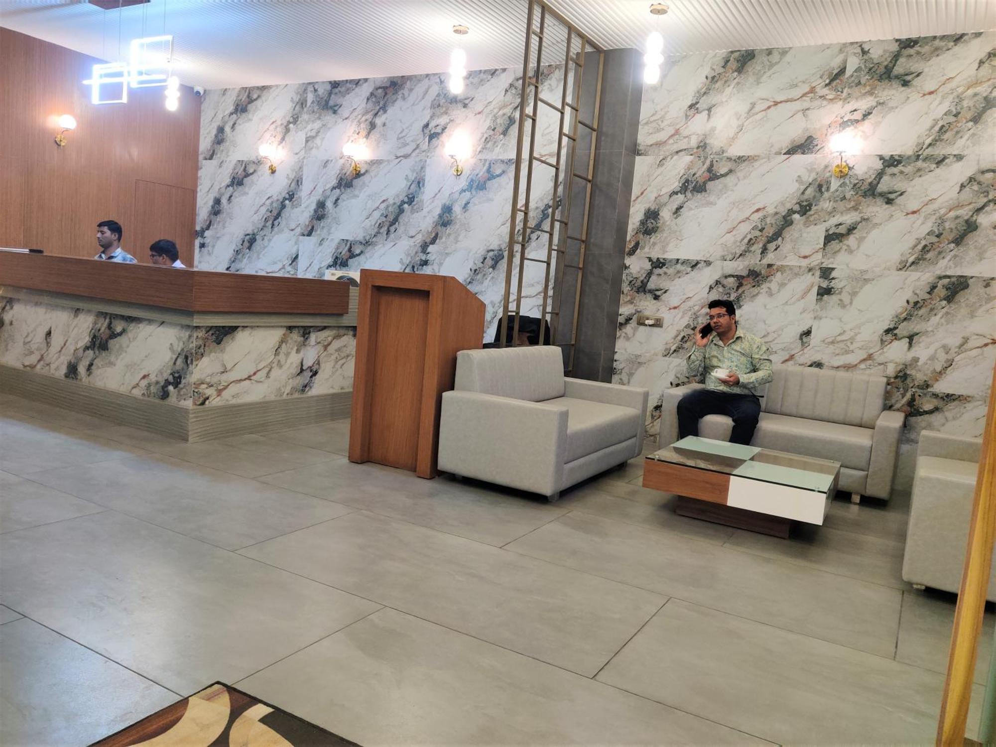Hotel Luxura, Ахмедабад Екстер'єр фото